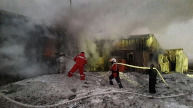 Fuego arrasó con la Gobernación Marítima de la Antártica chilena