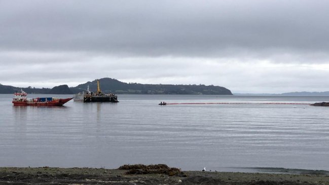Chonchi: Comienzan las tareas de reflotamiento del barco salmonero Seikongen