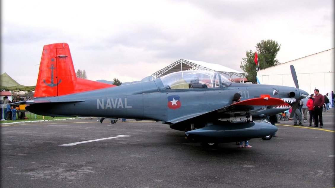 Concón: Avioneta de la Armada aterrizó de emergencia tras falla del motor