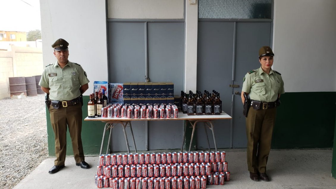 Desbaratan local clandestino con más de 150 litros de alcohol en La Tirana