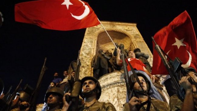 Turquía: Cadena perpetua para 84 procesados por el intento de golpe de 2016