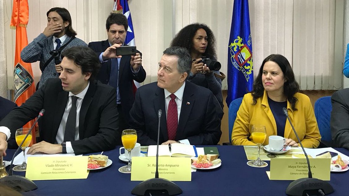 Ariqueños explicaron a Ampuero y parlamentarios las necesidades de la Región