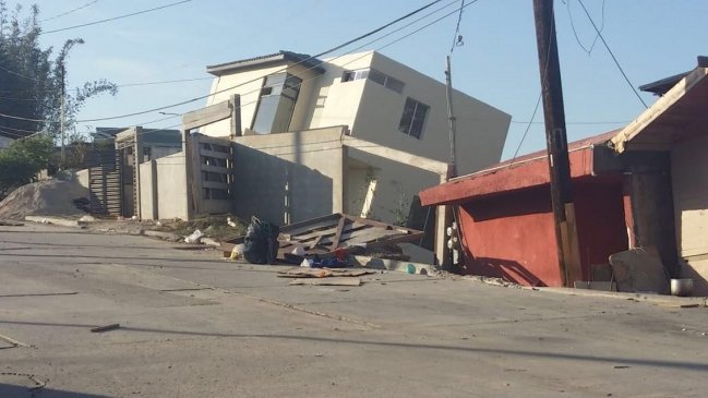 México: 23 viviendas colapsaron en la ladera de un cerro en Tijuana