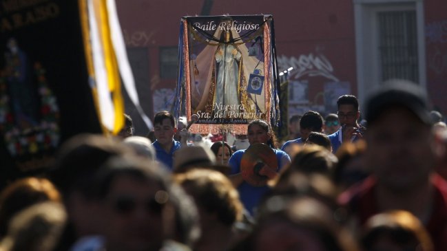 Cortes de tránsito en el centro de Santiago por procesión de la Virgen del Carmen