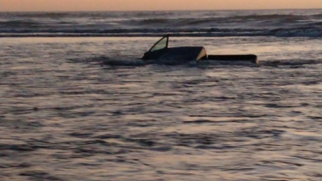 Vuelco en caso de camioneta arrastrada por la marea en Concón: Dueño escapaba de un asalto