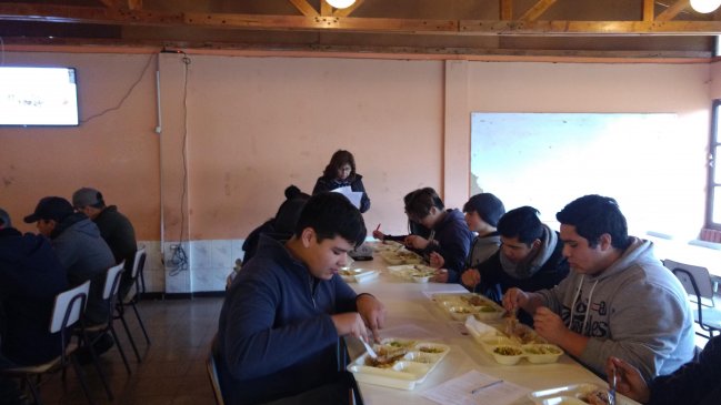 O'Higgins: Inician prueba para incluir porciones de miel en raciones Junaeb