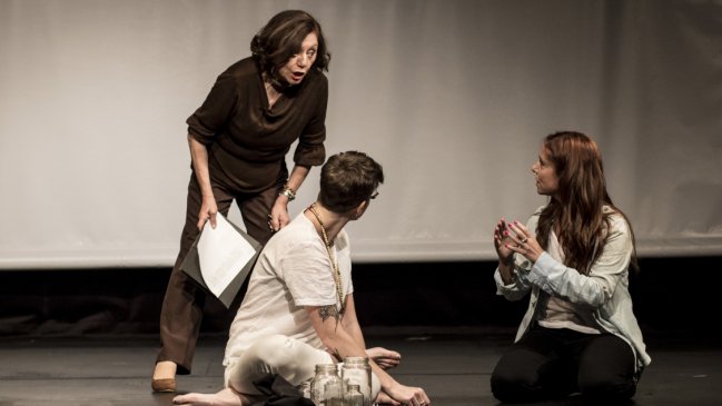 Lanzan iniciativa que llevará gratis al teatro a adultos mayores