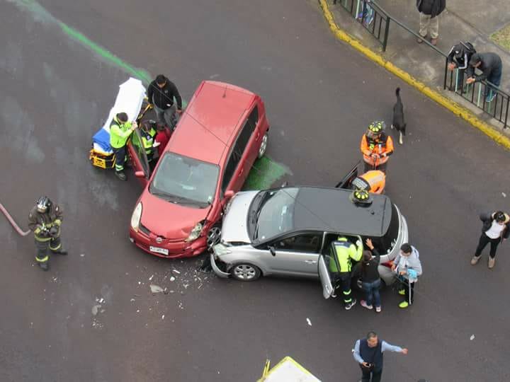 Tres lesionados dejó colisión frente a la Gobernación Marítima de Iquique