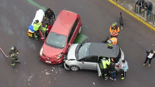 Tres lesionados dejó colisión frente a la Gobernación Marítima de Iquique