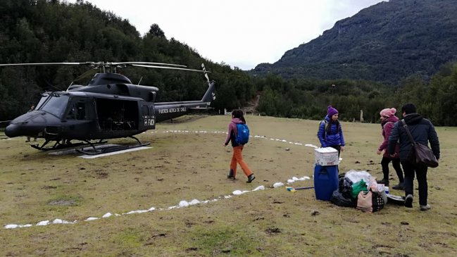 Operativo de la FACh llevó alimento para ganado hasta alta cordillera en Cochamó