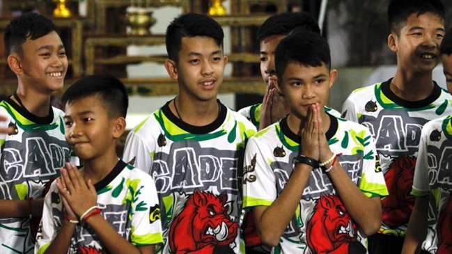 Los rescatados de la cueva de Tailandia visitaron templo budista para dar las gracias