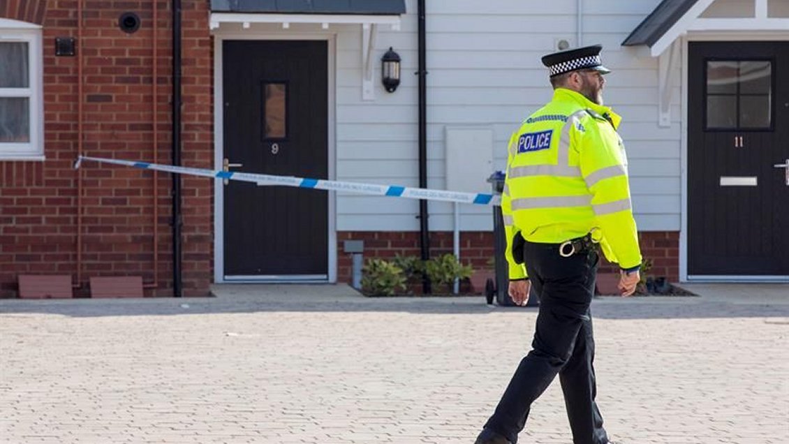 Condenan a 22 años a dos adolescentes británicos por planear tiroteo en su colegio