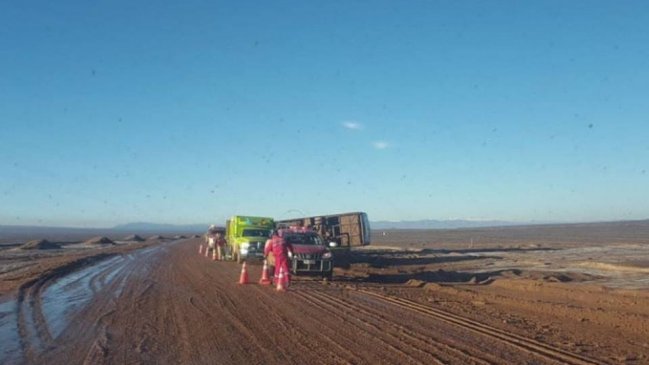 Bus con trabajadores volcó camino a Minera Gaby en la Región de Antofagasta