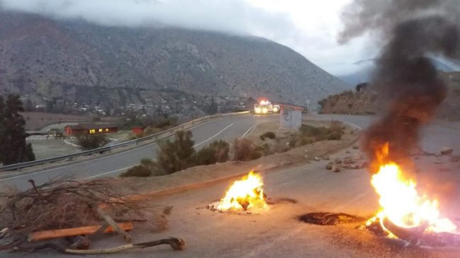 Enfrentamientos entre manifestantes y Carabineros en acceso a minera Pelambres