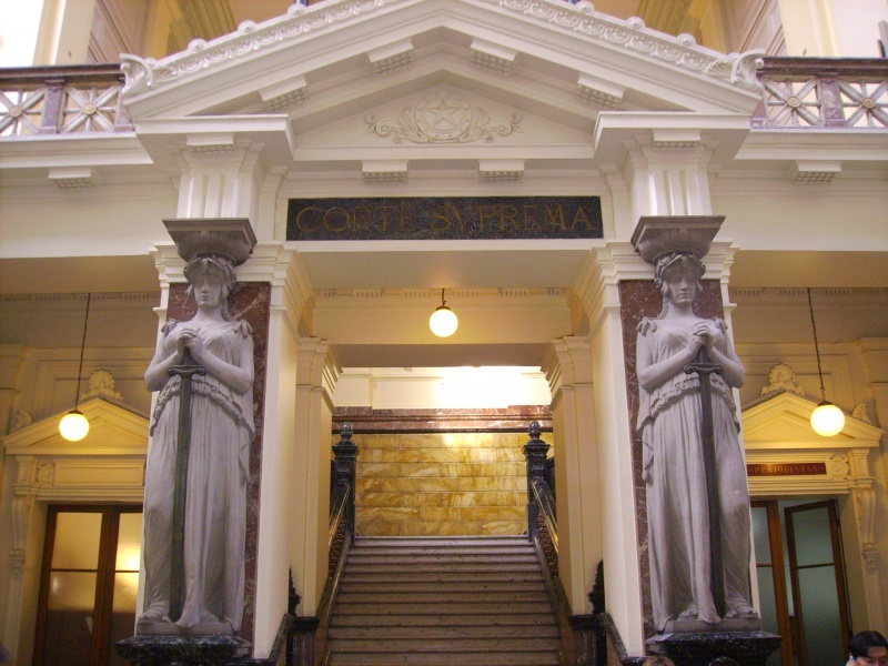 Acogen recurso de protección de ex supervisores en contra de Codelco