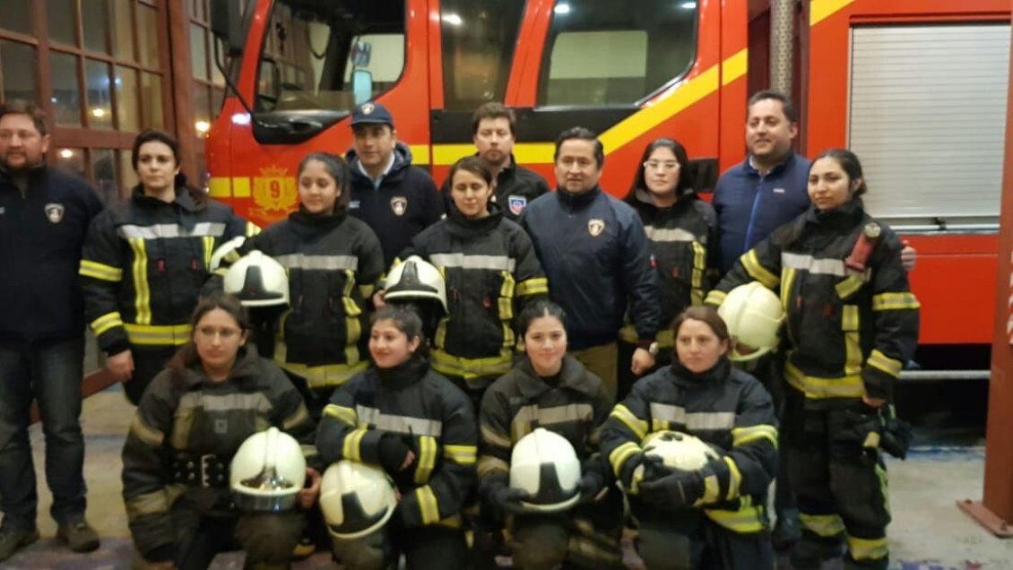 Puerto Montt: Bomberos del sector Alerce cuenta con primera guardia nocturna femenina
