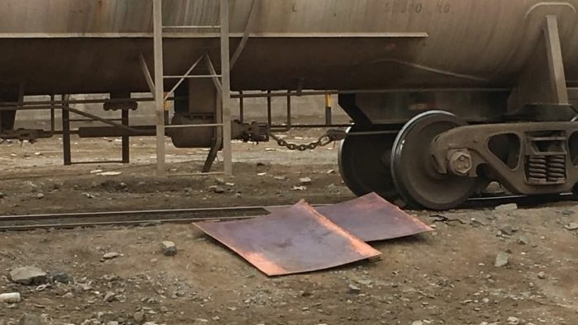 Detienen a tres individuos sorprendidos robando cobre de tren en movimiento en Antofagasta