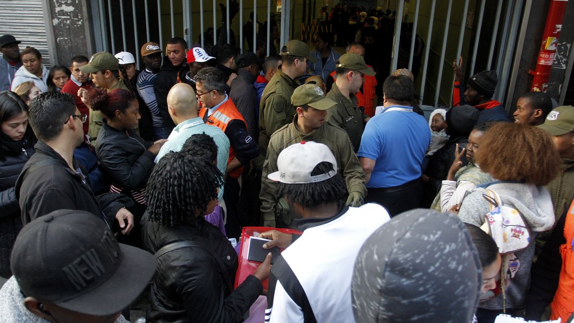 Chadwick defiende regular beneficios a inmigrantes: 