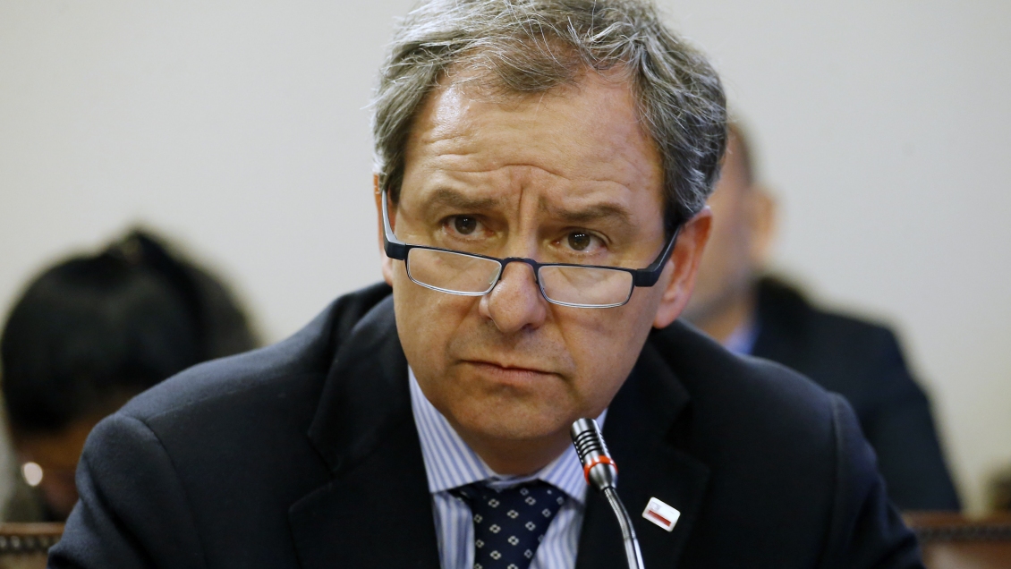 Ministro Varela y reclamos por infraestructura de colegios: 