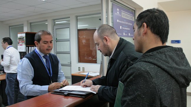 Continúa prófugo hombre que apuñaló a su mujer en Puerto Montt