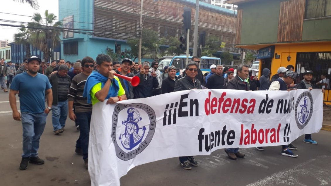 Tripulantes de Camanchaca marcharon exigiendo a Corpesca detener extracción de anchoveta