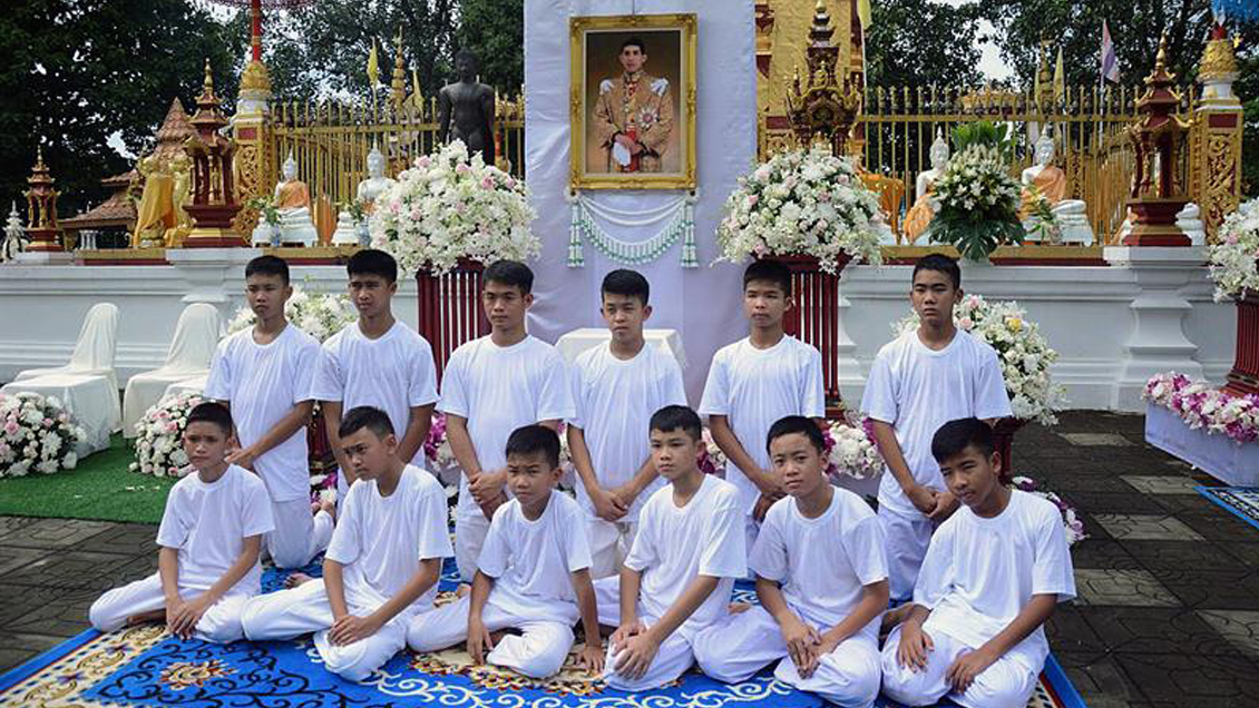 Los niños rescatados de la cueva en Tailandia comenzaron su ordenación como monjes budistas