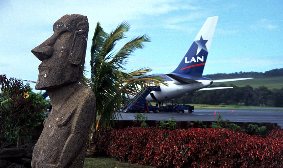 Ministerio de Defensa revisará condiciones del aeropuerto de Rapa Nui