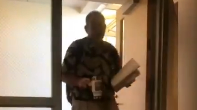 Alumno grabó el saludo diario de su profesor y se viralizó