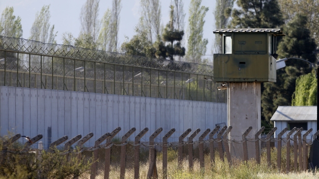 Punta Peuco: Hija de reo se querella contra periodista por describir crímenes de su padre