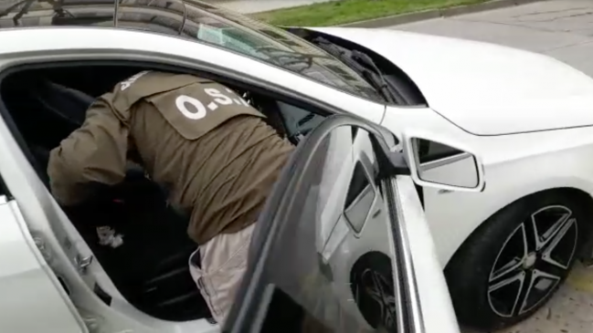 Detienen a dos mujeres que traficaban droga y medicamentos en auto de alta gama en Viña del Mar