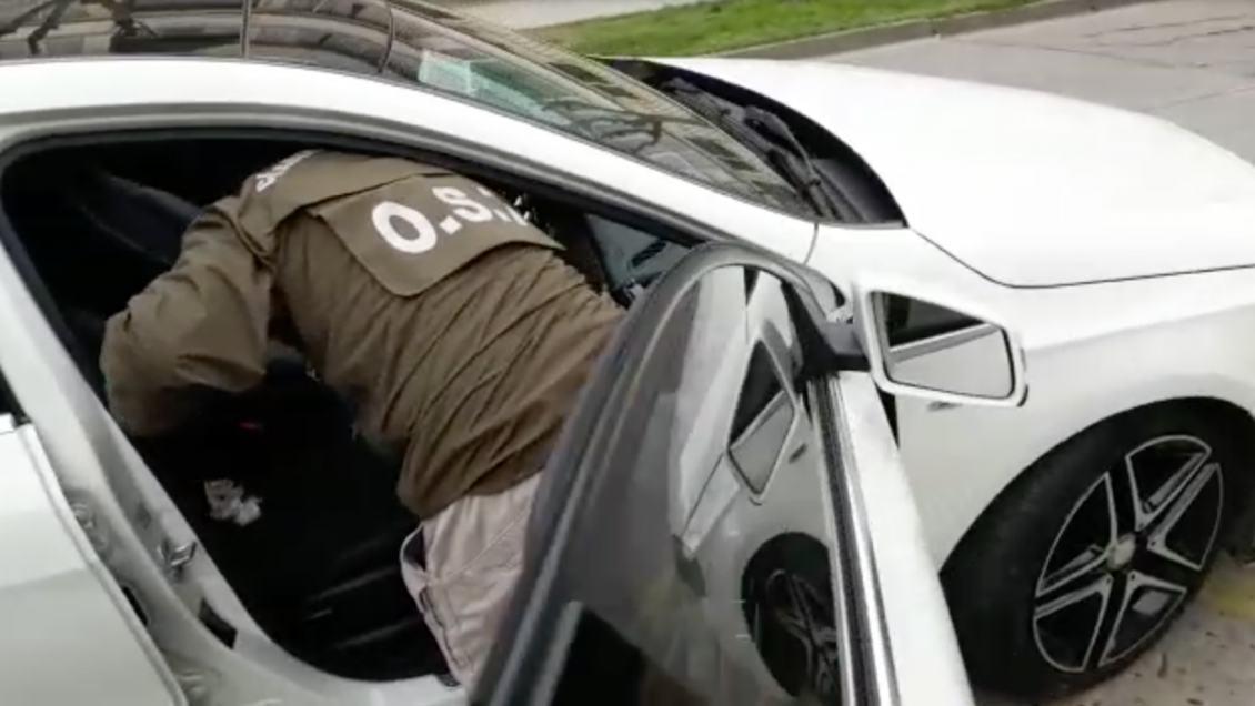 Detienen a dos mujeres que traficaban droga y medicamentos en auto de alta gama en Viña del Mar