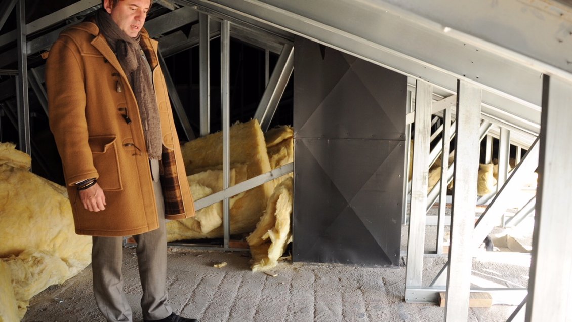 Punta Arenas: Viento provocó desprendimiento de techumbre de edificio