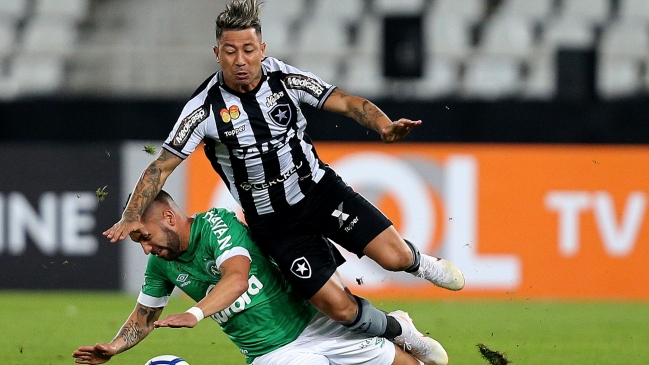 Botafogo volvió al triunfo ante Chapecoense con Leonardo Valencia como titular