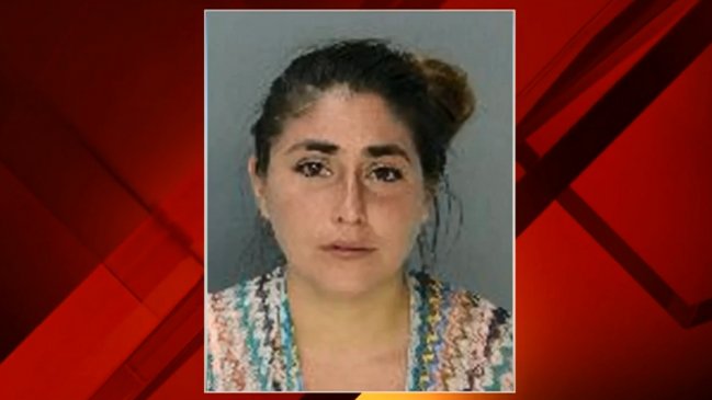 Embarazada dio a luz de urgencia luego de que una policía golpeara su vientre