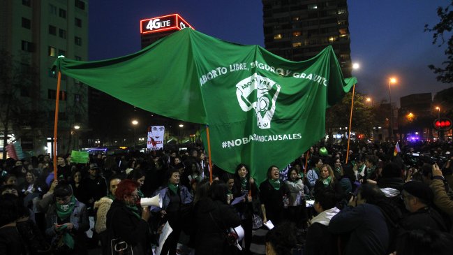 Mujer apuñalada en la marcha acusó inacción de Carabineros frente a 