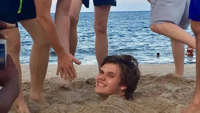 Joven fue a la playa y contrajo grave enfermedad