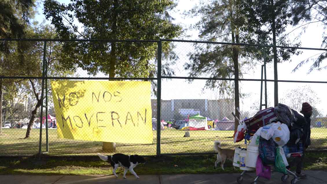 Vecinos reanudaron toma de la cancha de la Villa Los Jardines de Ñuñoa