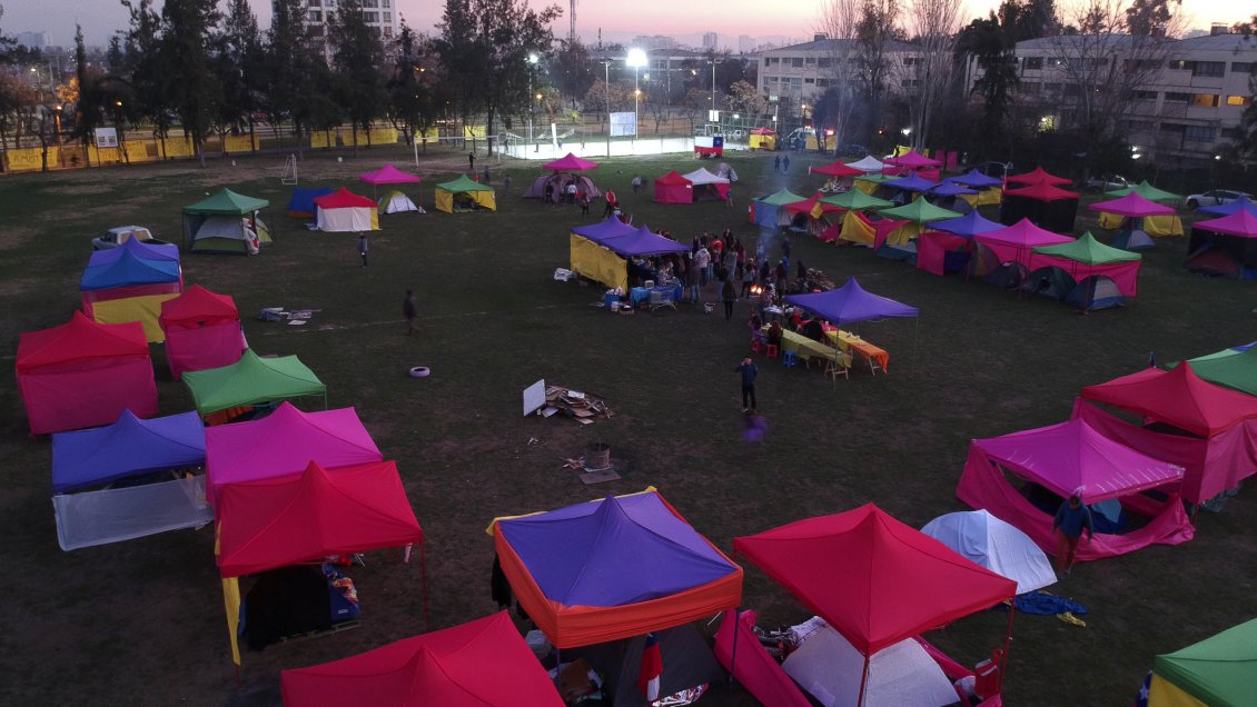 Familias decidieron continuar con la toma en la Villa Los Jardines de Ñuñoa