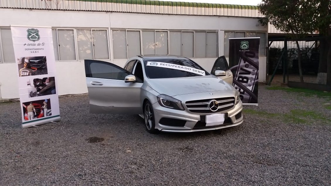 Carabineros descubrió vehículo escondido en pared falsa de local de repuestos