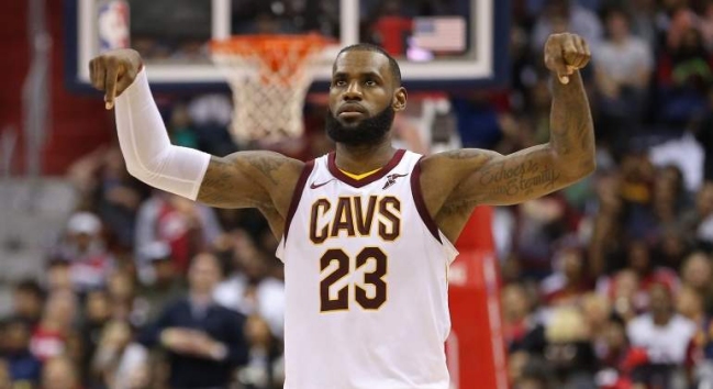Otra vez LeBron se lanzó contra Trump: Usa el deporte para dividir