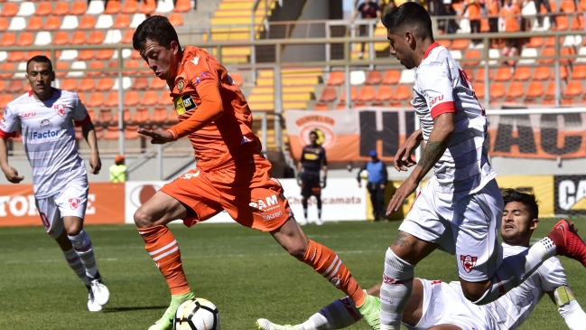 Cobreloa espera que Universidad Católica mejore su oferta por Pablo Parra