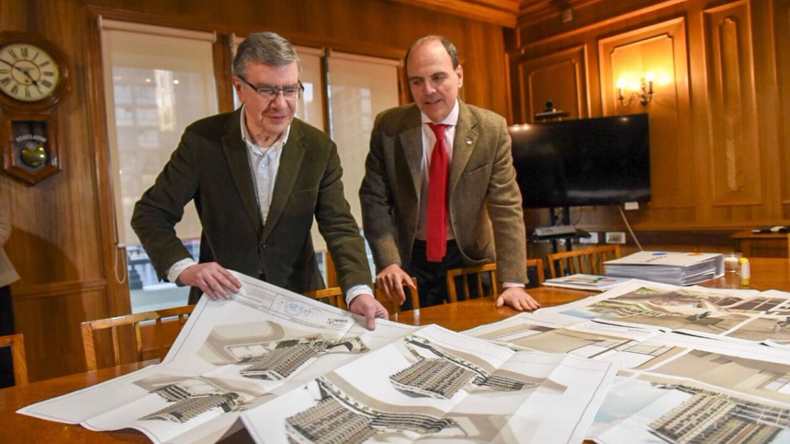 Lavín presentó al Gobierno proyecto de viviendas sociales en Rotonda Atenas