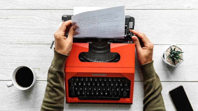 Escritor fue condenado a muerte tras 