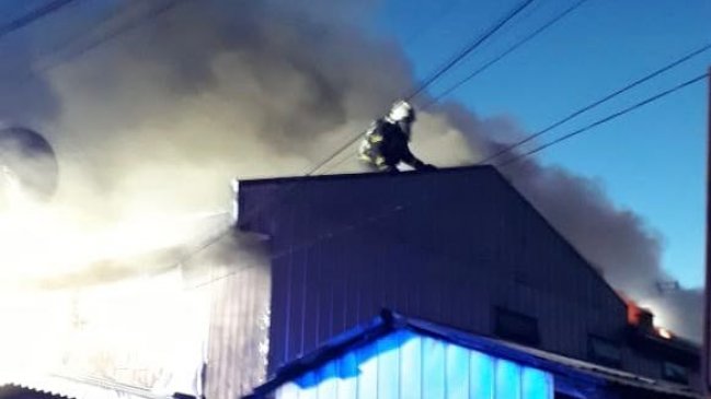 Incendio destruyó dos departamentos en Puerto Montt