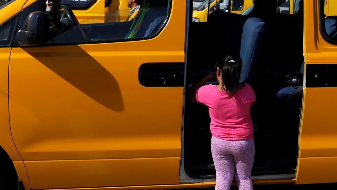 Punta Arenas: Chofer de bus escolar que abusó de menor cumplirá su pena en libertad vigilada