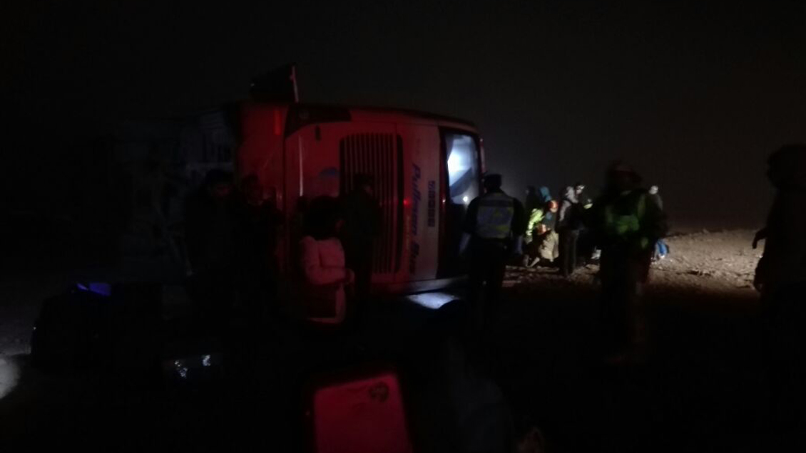 Bus de la empresa Pullman volcó en Chañaral