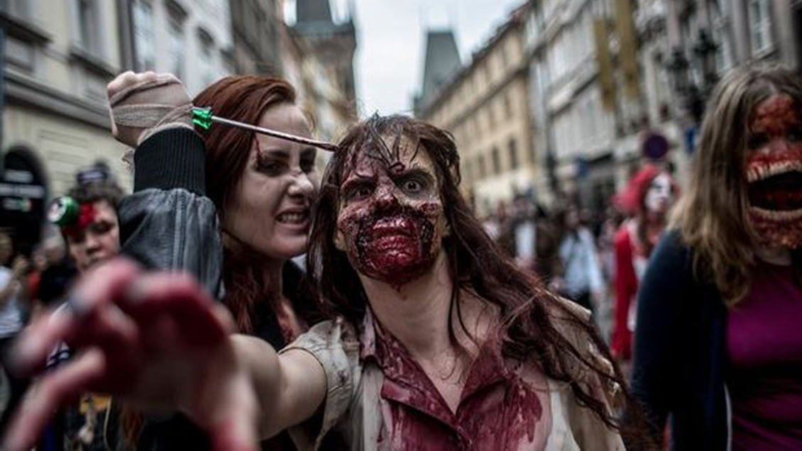 "Atenta contra los niños": Cancelan marcha "zombie" por críticas de la