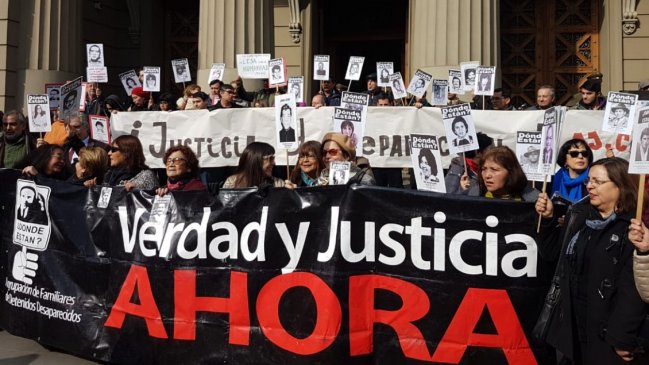 Protesta en Palacio de Tribunales tras libertad a ex agentes de la dictadura