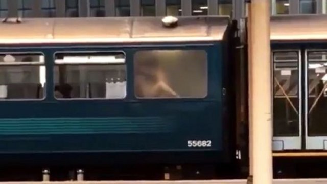 [video] Captan A Pareja Teniendo Sexo En El Baño De Un Tren