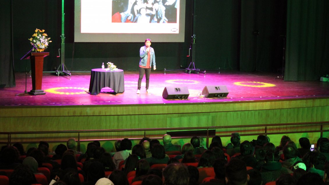 Sergio Freire realizó charla motivacional cargada al humor en Copiapó